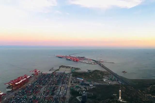 4350万标准箱,上海港全年集装箱吞吐量创新高!连续11年蝉联世界第一