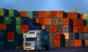 美国狂囤中国货，洛杉矶/长滩持续严重拥堵延误，码头工人和车架严重