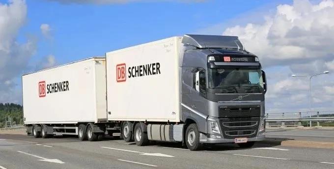 满是错误的海关文件造成重大延误,DB Schenker暂停至英国的货运服务