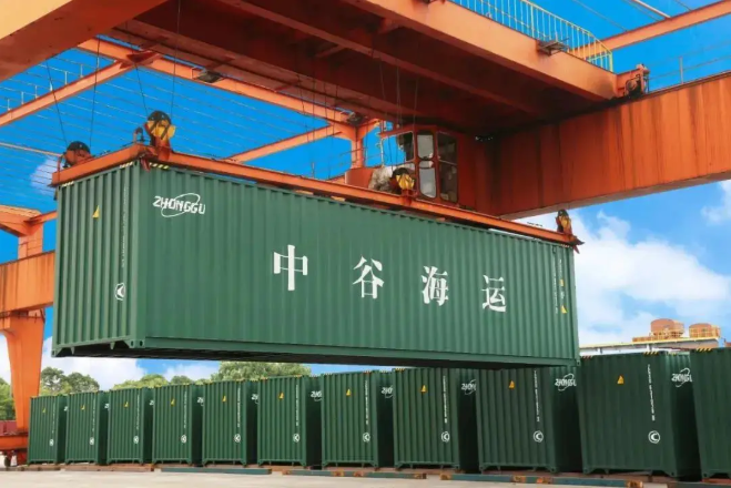 国内班轮商扩大运力,中谷物流45亿建造12艘箱船,太仓港集装箱海运订造3艘新船