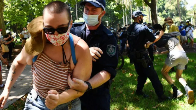 全球多国发生大骚乱,荷兰、印度、澳大利亚、俄罗斯爆发抗议活动!