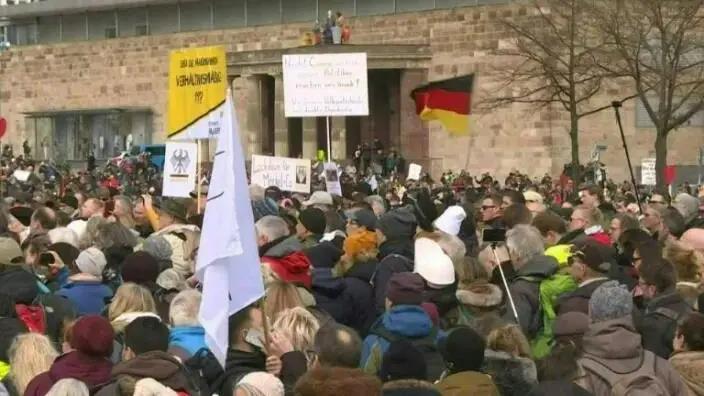 外贸预警!美国多地游行集会,德国、英国上万人反疫情封锁大游行!这些港口被进口货物挤爆……